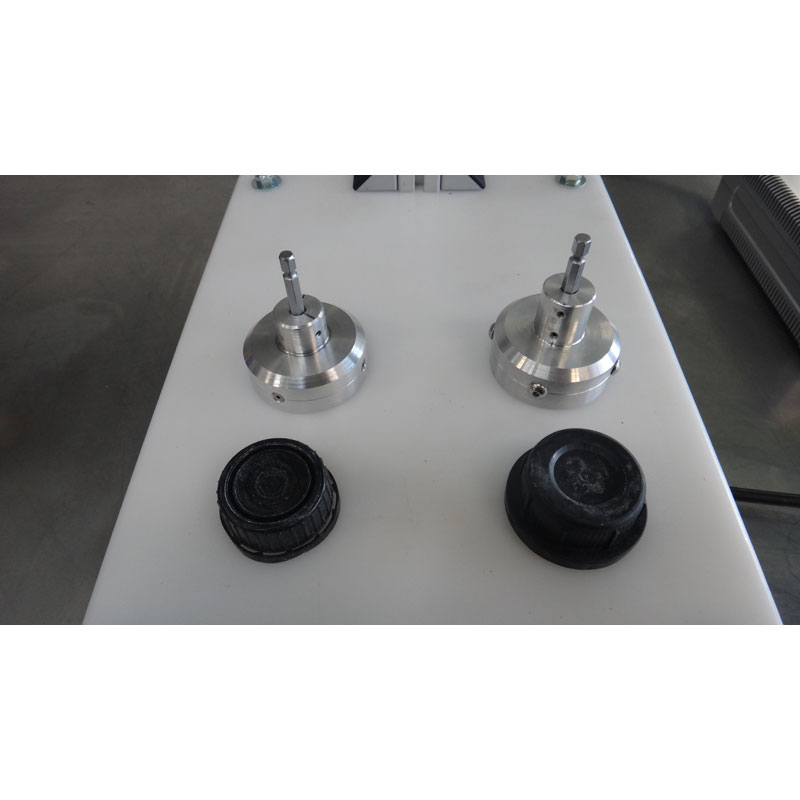 modèle de bouchon avec tête de vissage correspondante